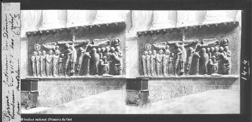 Parme. Intérieur du Dôme ; tombeau du XIIe s. bas-relief par Antelami