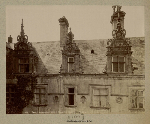 Caen. Lucarnes de l'Hôtel de Than, XVIème siècle