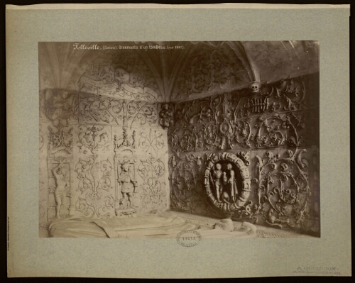 Folleville (Somme), ornements d'un tombeau (mai 1887)