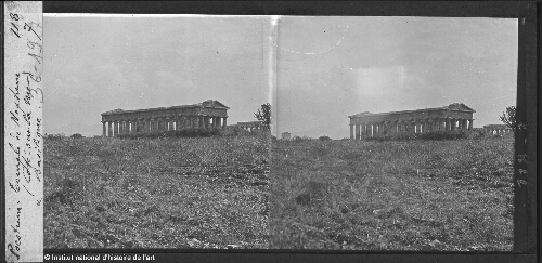 Paestum. Temple de Neptune (côté sur la mer) et Basilique