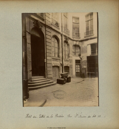 Hôtel du Tillet de la Bussière, Rue Saint André des Arts 52