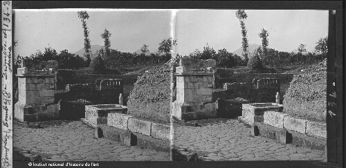 Pompei. Tombe de Diomède et statue
