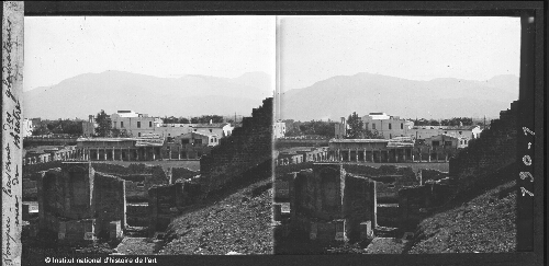 Pompei. Caserne des gladiateurs vue du théâtre