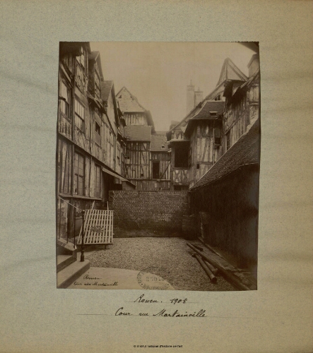 Rouen (1908), cour, Rue Martainville