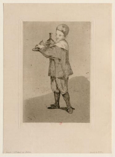 Enfant portant un plateau