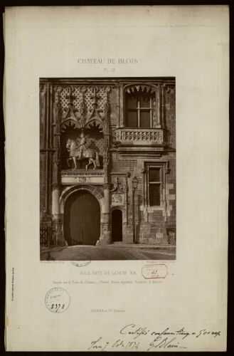Château de Blois, Pl.12 : Aile dite de Louis XII, façade sur la place du château, porte, statue équestre, fenêtres