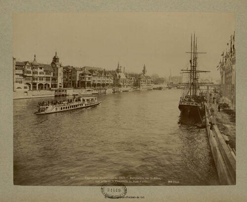 Exposition Universelle de 1900. Perspective sur la Seine, vue prise de la Passerelle du Pont d'Iéna