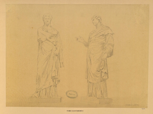 Musée de Naples [: deux statues de femmes drapées]