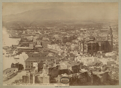 Malaga. Vista del muelle y de la ciudad desde el Castillo