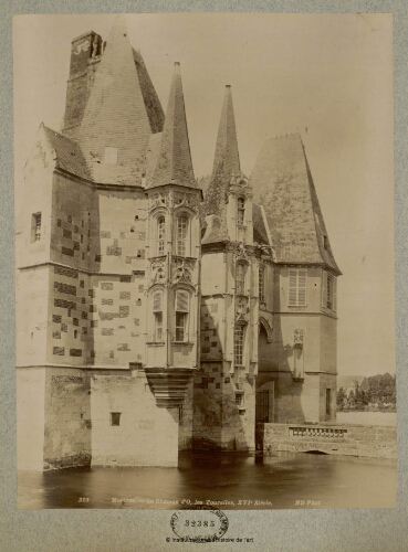 Mortrée. Le Château d'O, les tourelles, XVIème siècle