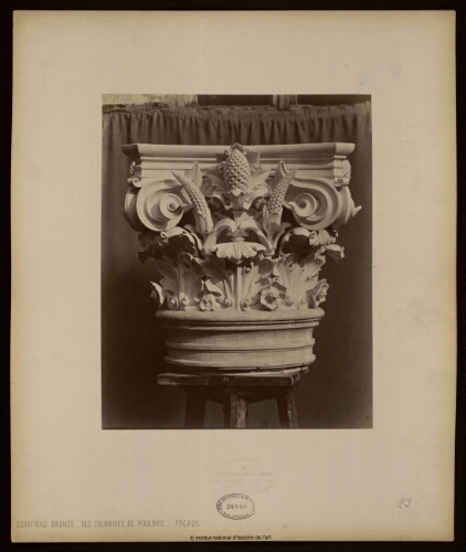 [Paris, Opéra Garnier] Chapiteau bronze des colonnes de marbre