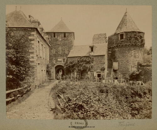 Château de Fougères. Vue intérieure