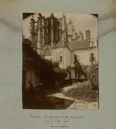 Beauvais, vue prise dans la cour d'une maison, Rue de l'Abbé Gellée