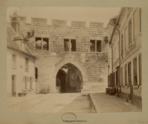 Coucy-le-Château. Porte de Laon (côté intérieur)