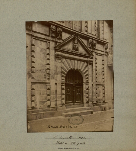 La Rochelle (1908), Hôtel de Ville, Porte