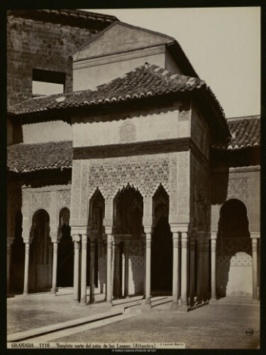 Granada. Templete norte del patio de los Leones