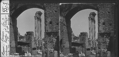 Rome. Forum. Les 3 colonnes Castor et Pollux vues de Santa Maria antiqua
