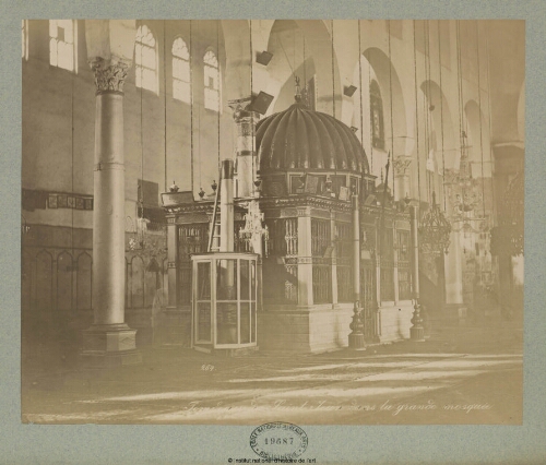 Tombeau de Saint Jean dans la grande mosquée