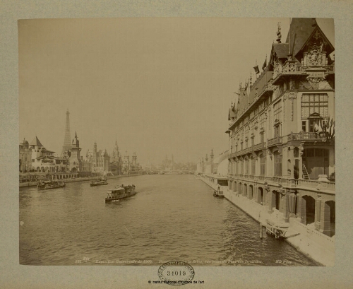 Exposition Universelle de 1900. Perspective sur la Seine, vue prise du Pont des Invalides