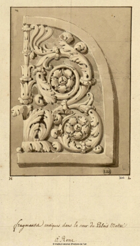 Fragment antique dans la cour du Palais Mattei à Rome