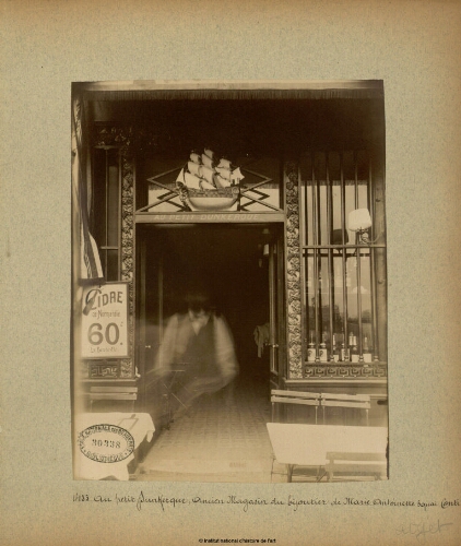 Au Petit Dunkerque, Ancien magasin du bijoutier de Marie Antoinette, 3 Quai Conti