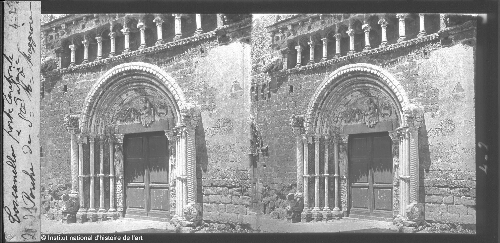 Toscanella. Porche de Santa Maria Maggiore, porte centrale & galerie